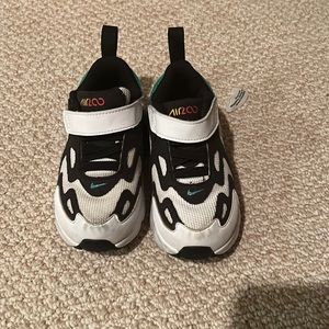 Used toddler Nike shoes